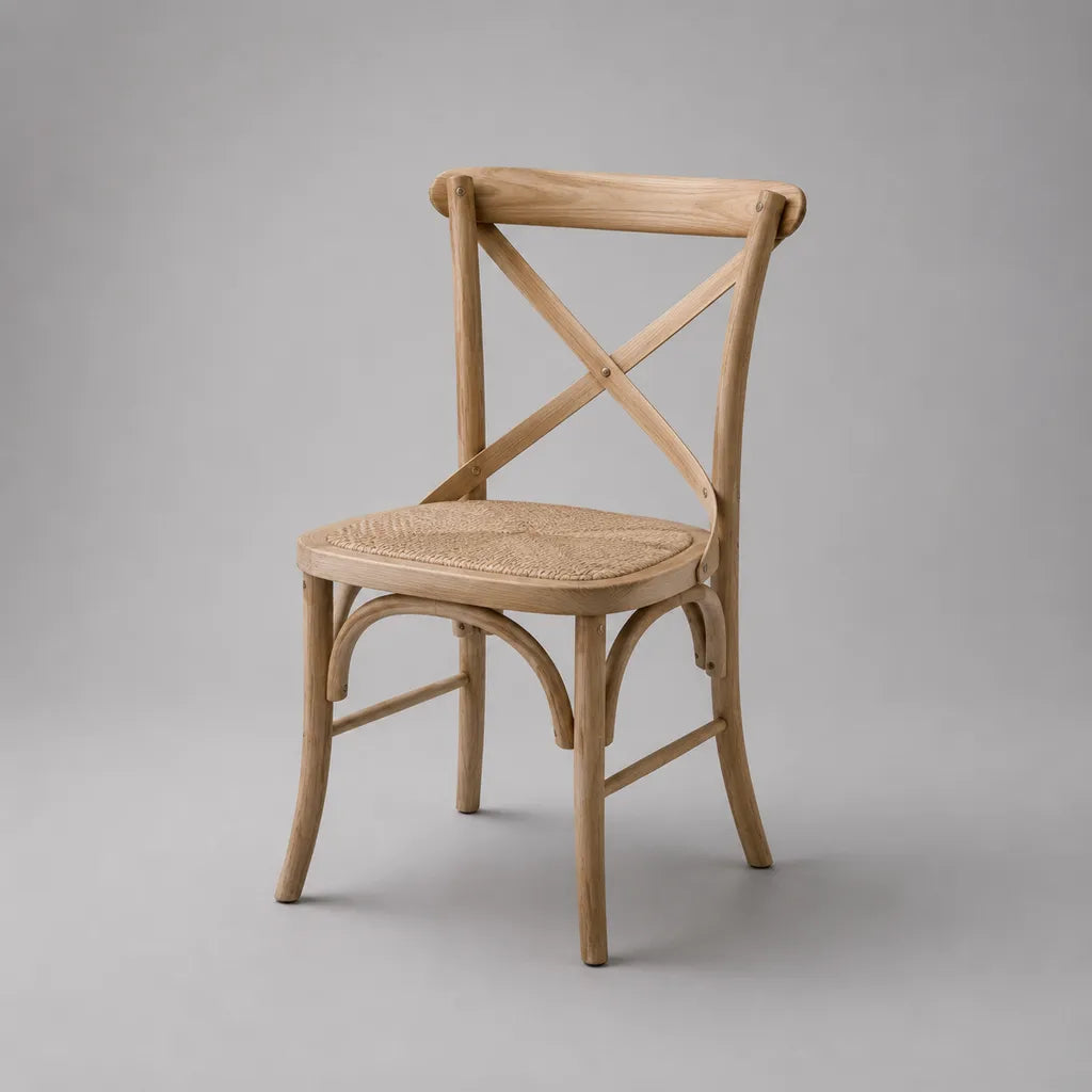Chaise en bois à dossier croisé avec assise en rotin tressé, bois naturel et beige, 49 × 53 × 88 cm