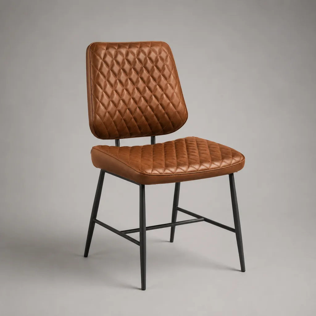 Chaise en similicuir marron cognac matelassé avec pieds en acier noir, 49 × 55 × 84 cm
